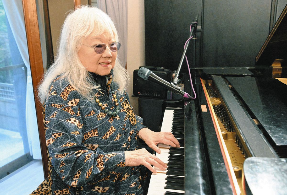 90歳の弾き語り ホキ徳田さん「気取らず 明るく 面白く」：東京新聞