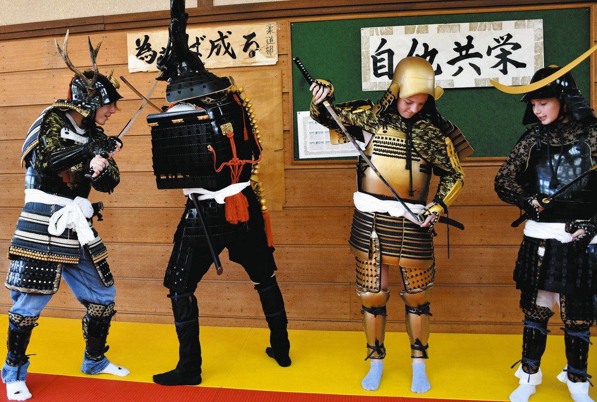 若武者は騎士の国から ドイツの子、甲冑姿を満喫 酒々井町が交流事業