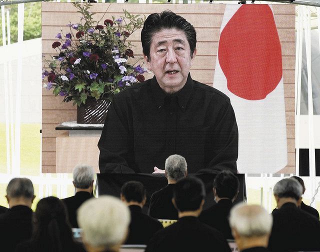沖縄全戦没者追悼式で流された、安倍首相のビデオによるあいさつ＝２３日午後、沖縄県糸満市の平和祈念公園で