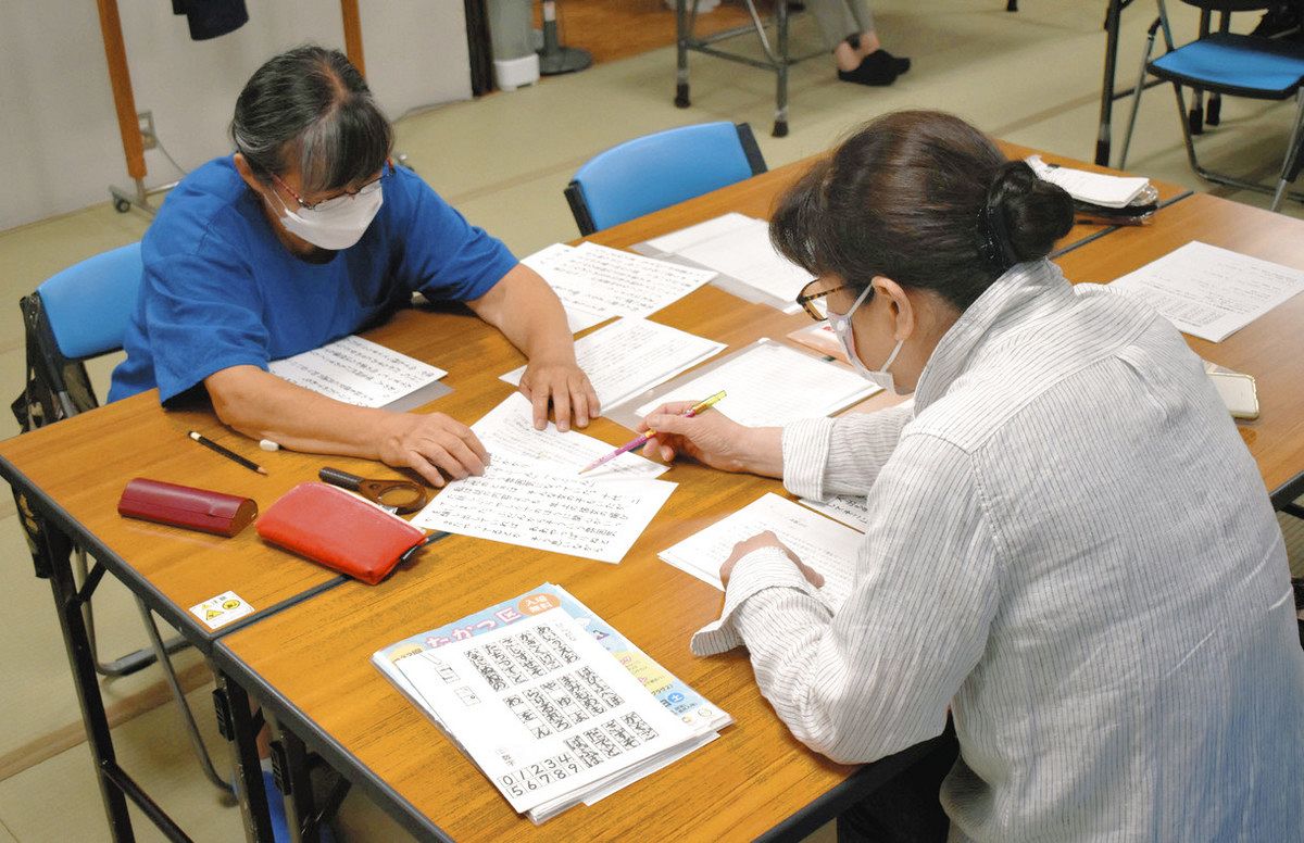 弱視の子どもや高齢者のため 小説や教科書を大きく書き直し 高津で今秋