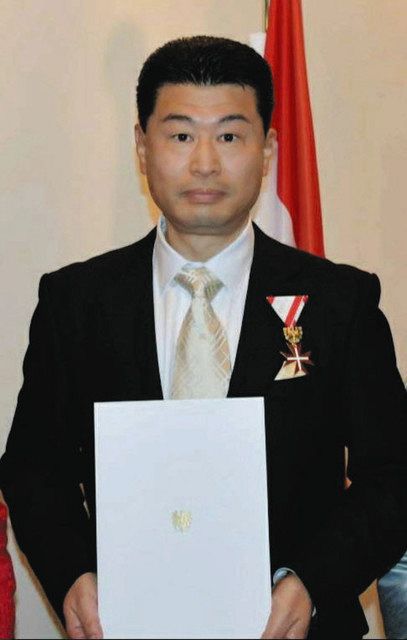 オーストリアの勲章を受章した岡部武彦さん＝本人提供
