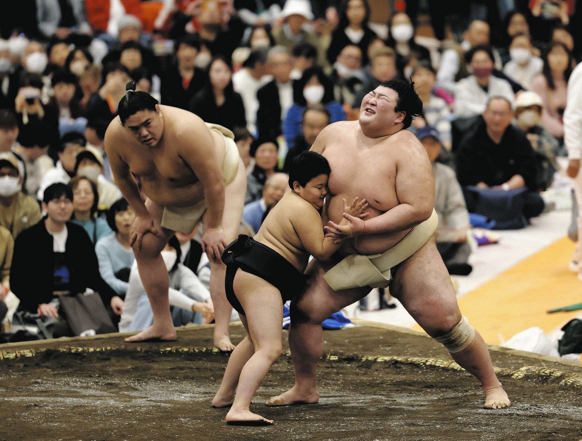 大相撲・三島場所 熱海富士関が「三役力士」で凱旋 中学時代通ったクラブの後輩に胸を出す:東京新聞デジタル