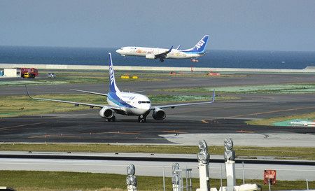 那覇空港 第２滑走路開始 国際線運休 先行き見えず 東京新聞 Tokyo Web