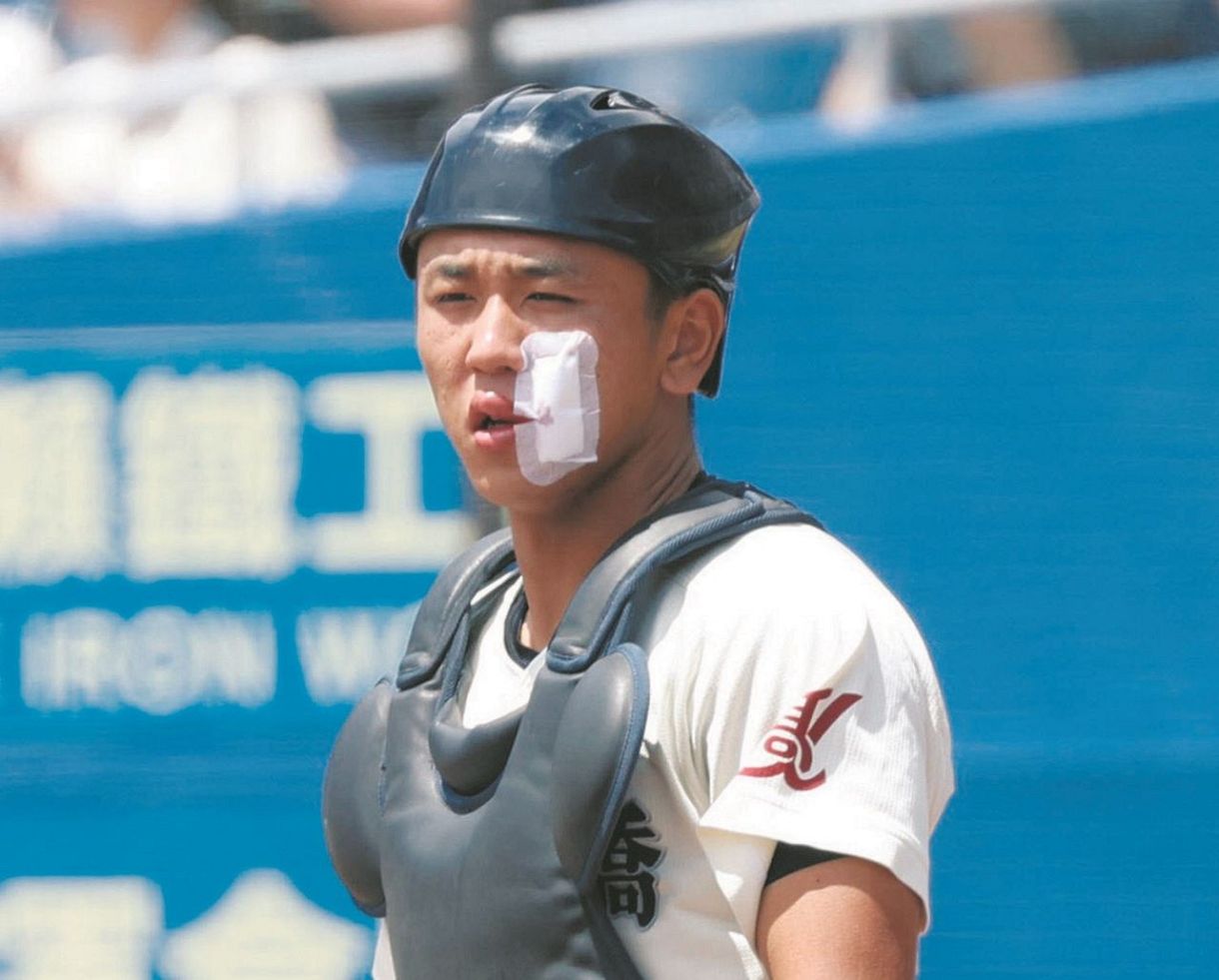 顔に10針のケガを受けながらも甲子園では内角球に踏み込んで