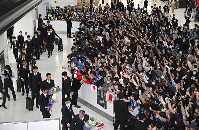森保ジャパンが帰国：東京新聞デジタル