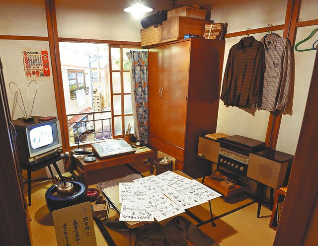 豊島区立トキワ荘マンガミュージアムで再現された漫画家の部屋。事業費の一部に、ふるさと納税の寄付が充てられた＝豊島区で