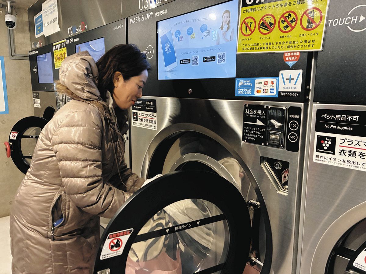 洗剤を使わない洗濯」ホテルで、コインランドリーで wash-plusが人と 