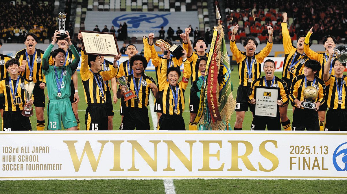 群馬・栃木 この1年＞（上）群馬・前橋育英 サッカー全国V（1月） 栃木