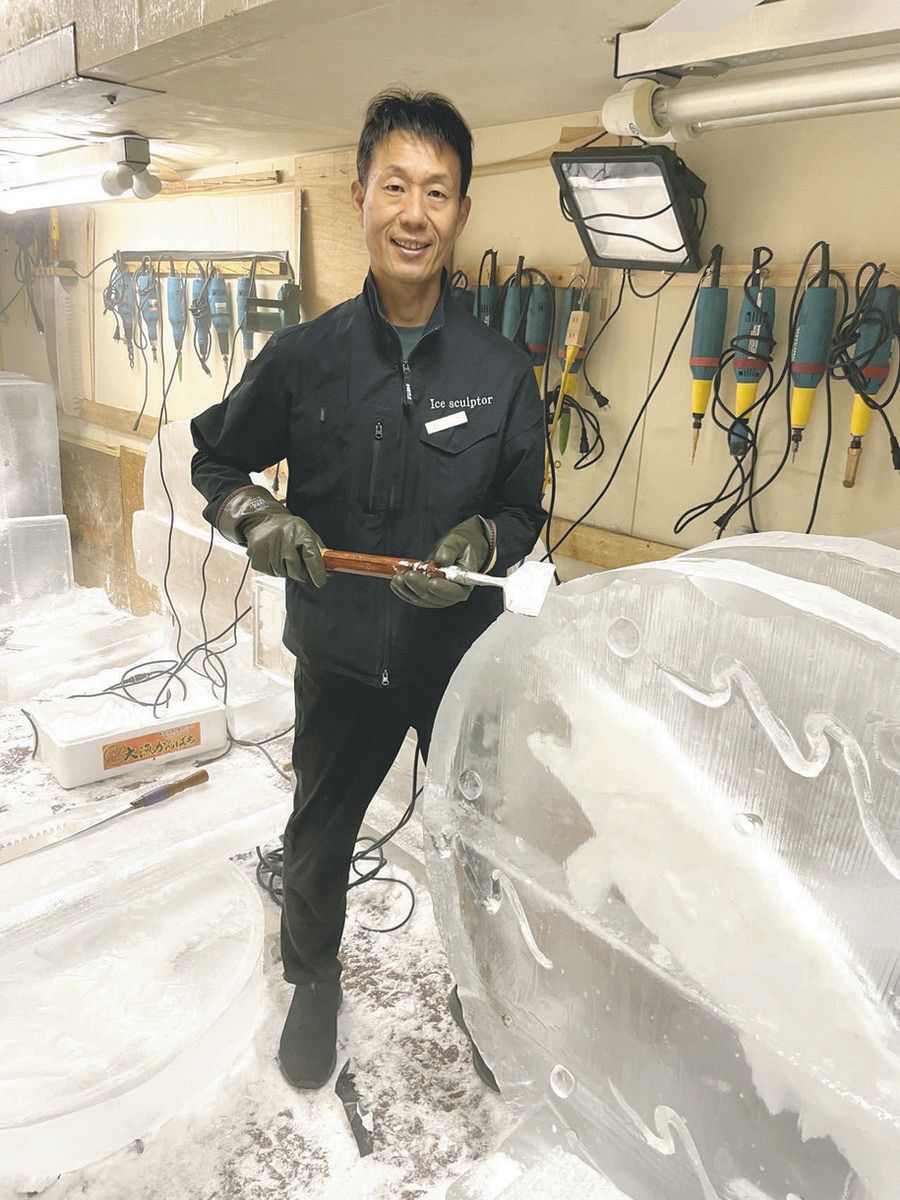 目利キング＞氷彫刻師・小阪芳史さん プリンスホテルの氷彫刻：東京