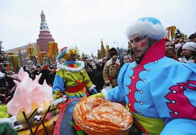 ロシアの春祭りで食べるクレープ「ブリヌイ」＝モスクワ通信社