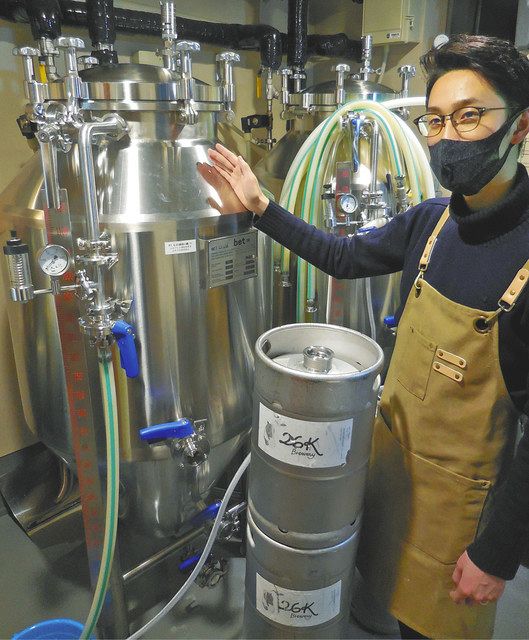 地元産ホップを使ったビール造りについて語る平槙駿一さん＝いずれも武蔵野市で
