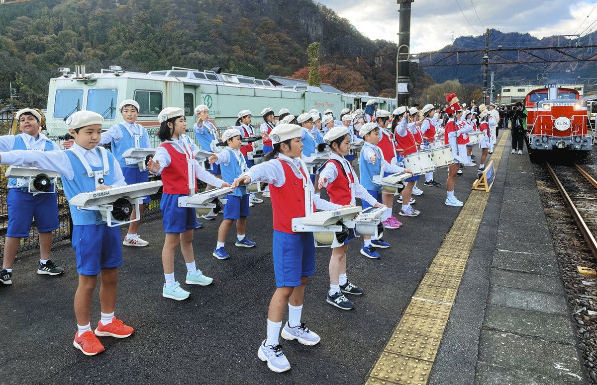 機関車5機がラストラン 信越本線などで活躍 ファンから惜しむ声 安中で