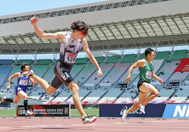 日本選手権デフ男子100メートル　トラックを駆け抜ける山田真樹（中）と佐々木琢磨（右）