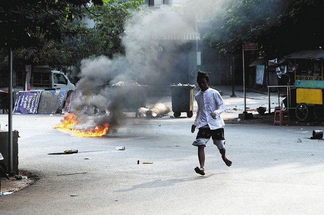 ã‚‚ã¯ã‚„æˆ¦å ´ æ­»è€…100äººè¶… å›½è»å´ã®éŠƒæ'ƒ æš´è¡Œã•ã‚‰ã« ãƒ¤ãƒ³ã‚´ãƒ³ä¸€éƒ¨ã«æˆ'åŽ³ä»¤ ãƒŸãƒ£ãƒ³ãƒžãƒ¼ã‚¯ãƒ¼ãƒ‡ã‚¿ãƒ¼ æ±äº¬æ–°èž Tokyo Web