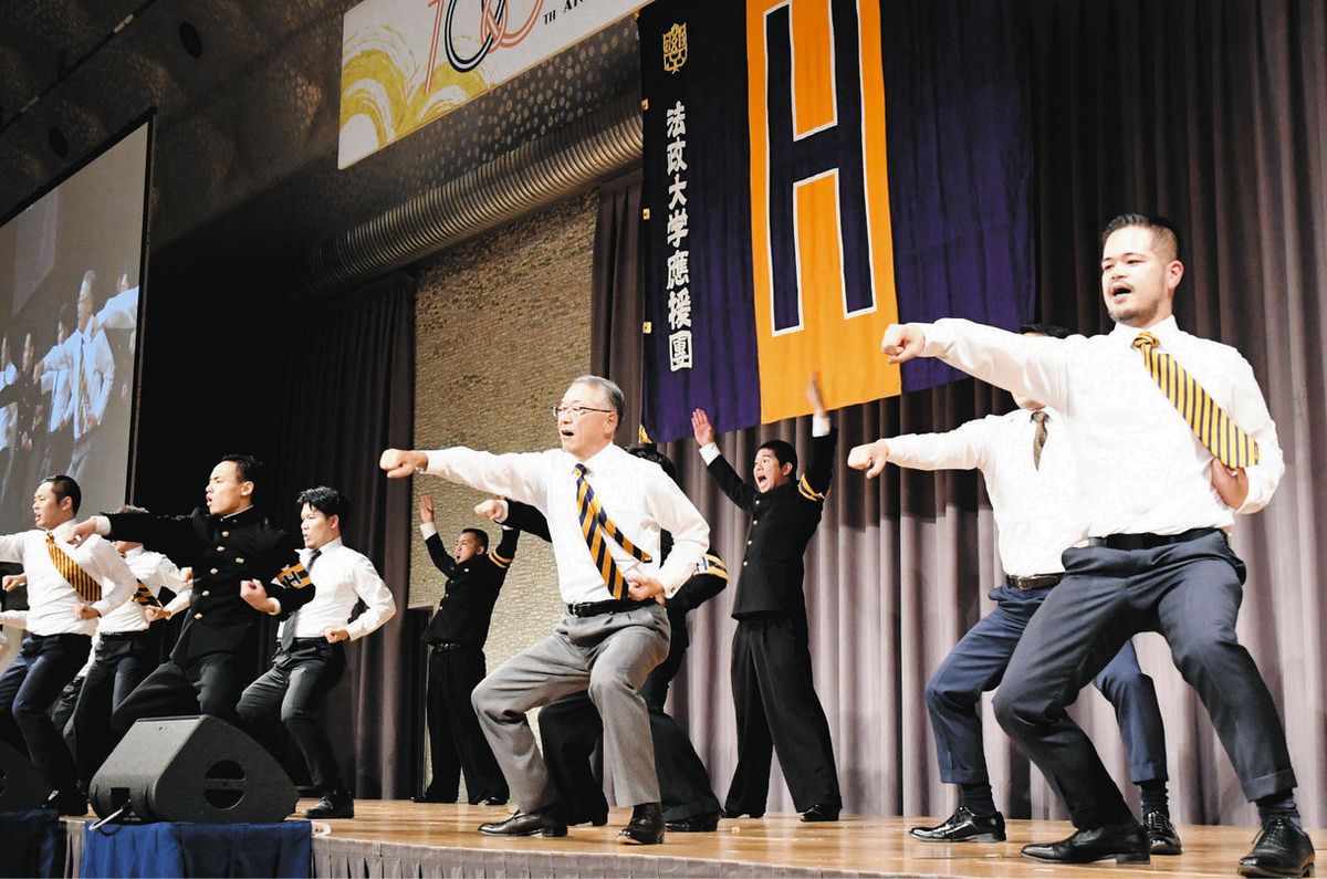 法政大応援団が100年 歴代団員ら合同演舞 港区で記念式典：東京新聞