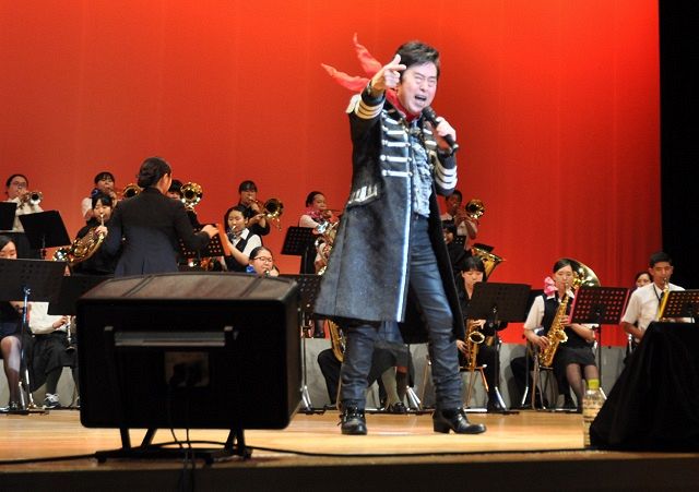 アニソンの帝王 水木一郎さん死去 74歳 肺がん闘病の末 燃えよドラゴンズ も歌う 東京新聞 Tokyo Web