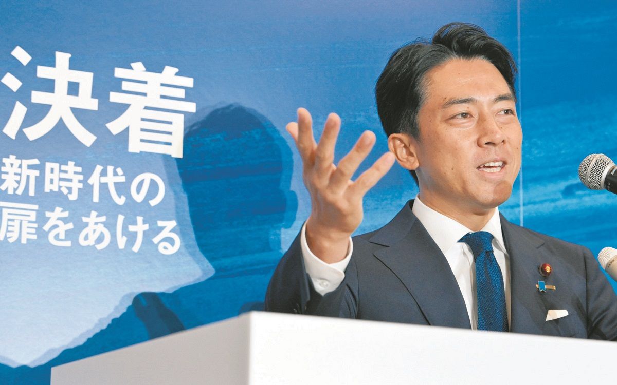 自民党総裁選への立候補を表明し、会見する小泉進次郎元環境相＝6日、東京都千代田区で（中村千春撮影）