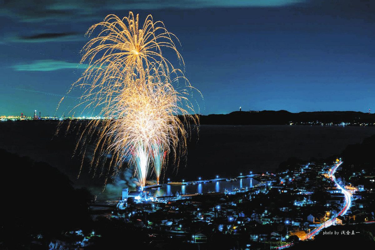 富津に咲く祈りの花火 東日本大震災追悼 8日、竹岡漁港で：東京新聞