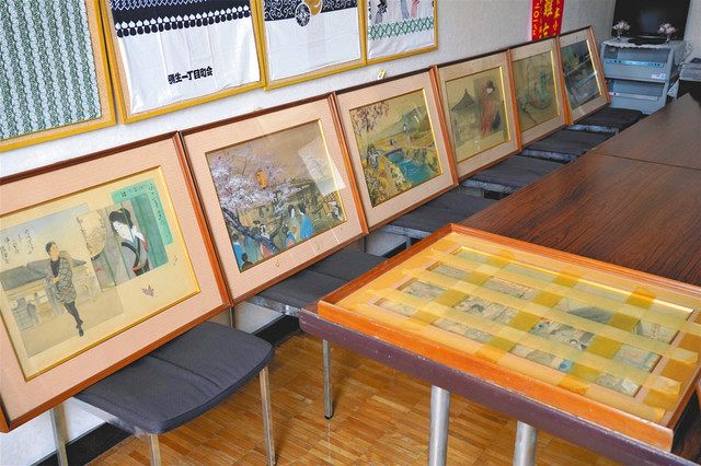 東京都文京区立根津小学校で見つかった伊藤晴雨の肉筆画。左は樋口一葉「にごりえ」の一場面
