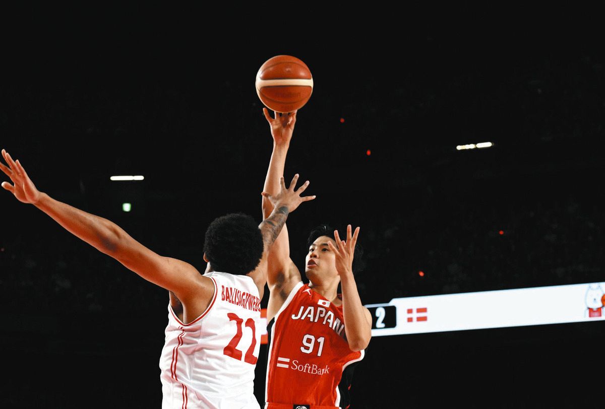 吉井裕鷹、身長15センチ上回る相手の上から豪快ダンク 15得点3