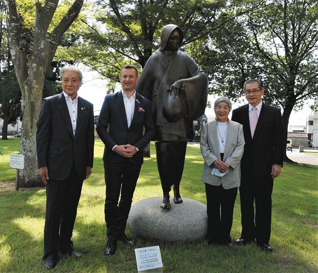 ハンガリーと友好の象徴に 宇都宮の県総合運動公園、母子像を設置 彫刻