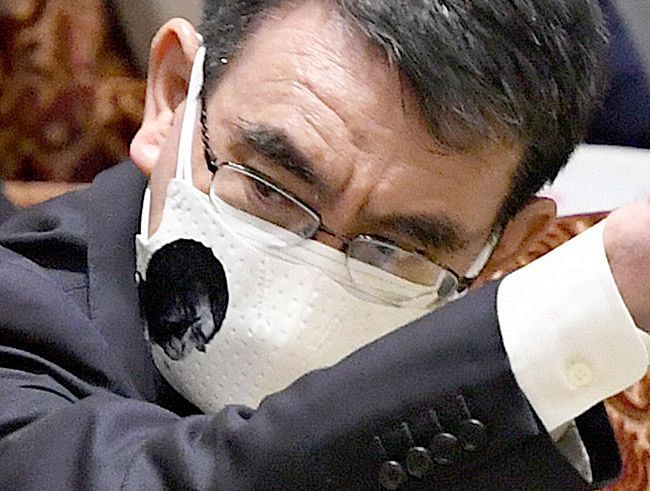 マスク 河野 河野防衛大臣が国会でつけていたマスクが「かっこよすぎ」「衝撃的」「話が入ってこない」とざわつく皆さん どこかで入手できるの？
