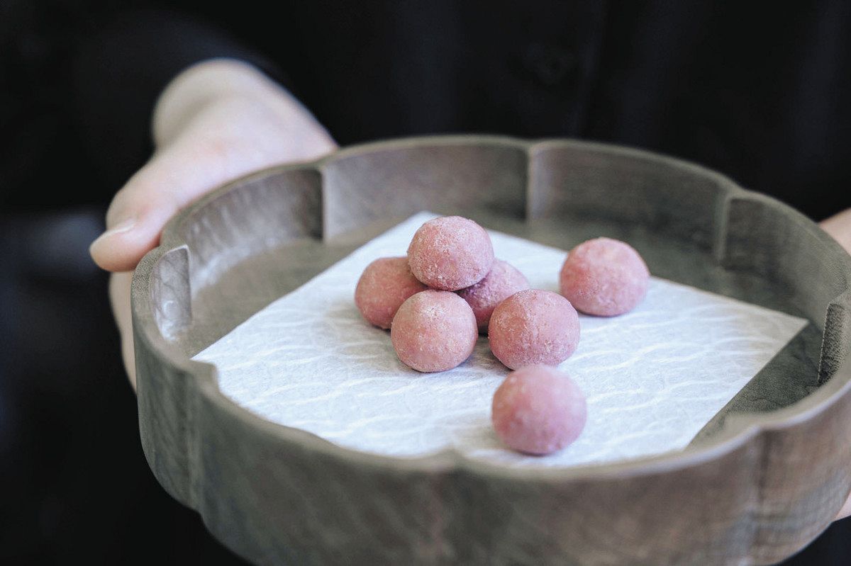お菓子で味わう太宰治の世界 ゆかりの三鷹で「スノーボール」販売