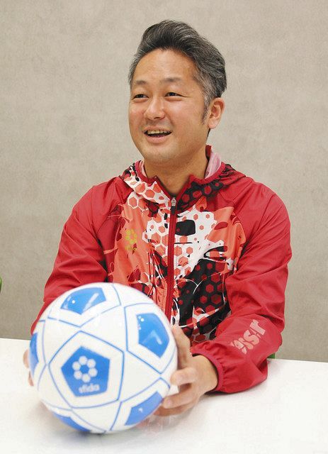 ボーダレス社会の夢を追いかける 日本で初めてブラインドサッカー専用のボールを開発したスポーツ用品メーカー パラアスリートと共に 東京新聞 Tokyo Web ボーダレス社会の夢を追いかける 日本で初めてブラインドサッカー専用のボールを開発したスポーツ用品メーカー パラアスリートと共に 東京新聞 Tokyo Web