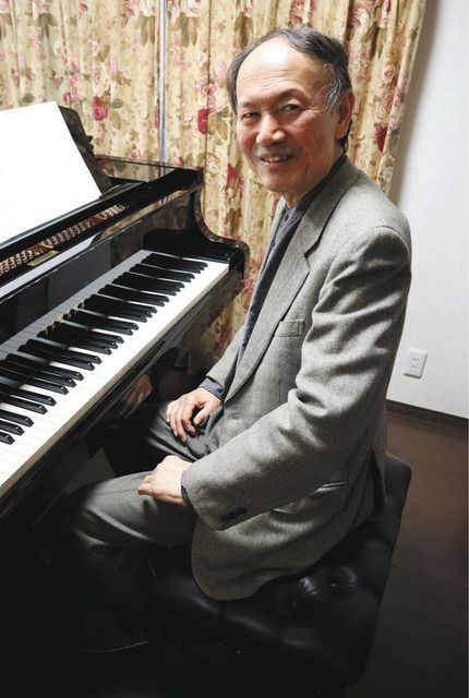 定年退職後、夢だった作曲家として活動する川本研一さん=江東区で