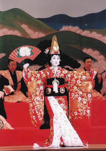 尾上流創流５０周年記念舞踊公演「京鹿子娘道成寺」（１９９８年）での尾上紫（尾上紫提供）