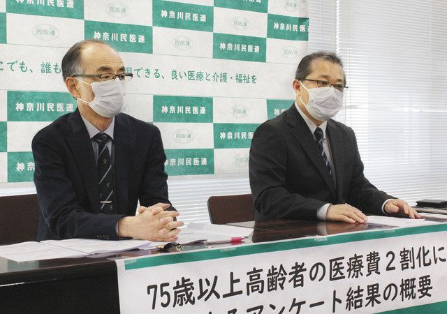 記者会見する片倉事務局次長（左）と阿部亮事務局長＝県庁で
