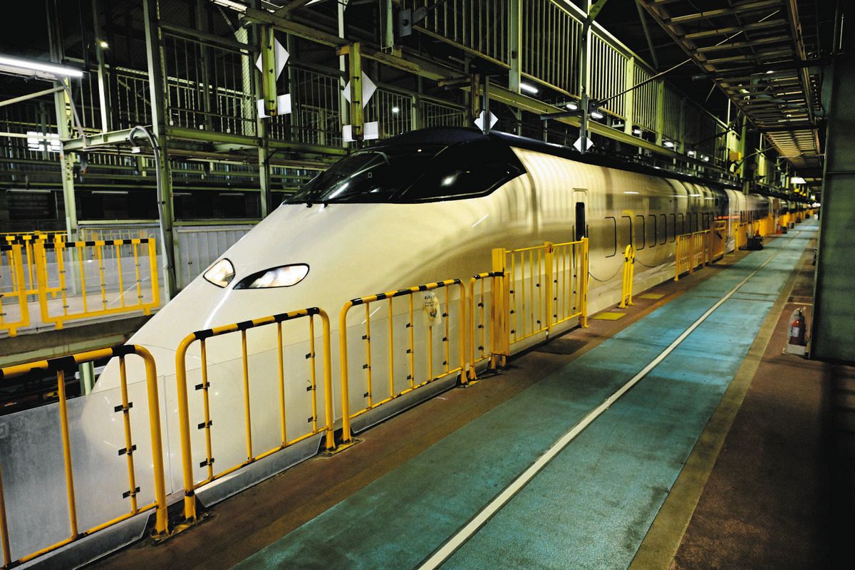 初の「荷物専用新幹線」が盛岡－東京間でスタート 車体に特産品が 