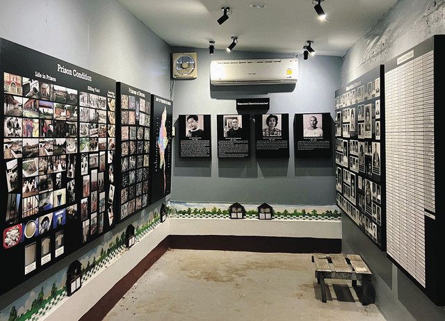 タイ・ミャンマー国境にあるAAPPの拠点。展示室には、国軍による弾圧の犠牲者や刑務所の様子の写真などが飾られている＝藤川大樹撮影 