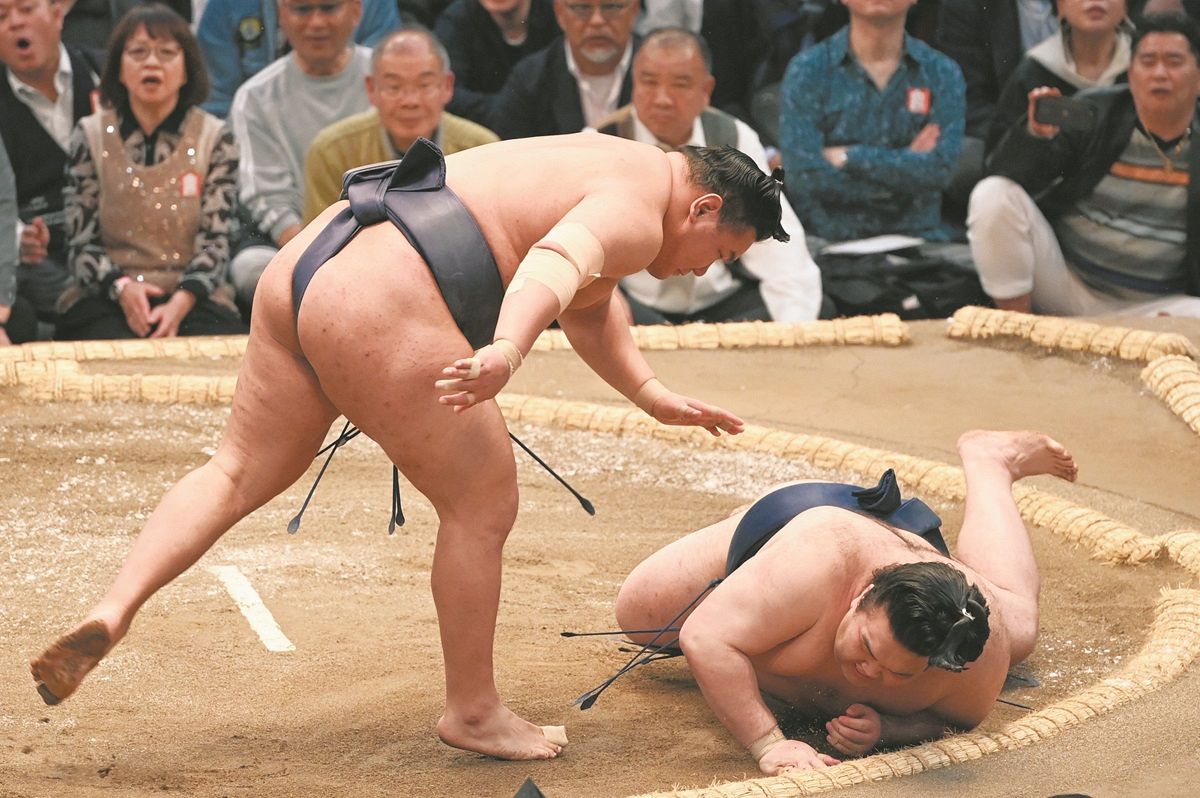 遠藤「神頼み」4連勝で、早くも全勝は平幕2人のみ 悩める大関琴桜は