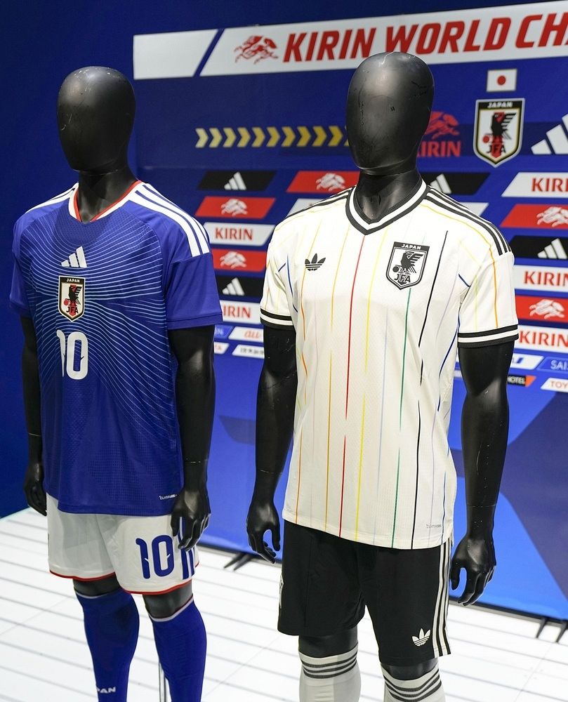 新品未使用 正規品 日本代表 アウェーユニフォーム ブラジル戦着用 私服にも合う 日本、ブラジル戦は白ユニホーム アウェー用、決勝T1回戦：東京新聞