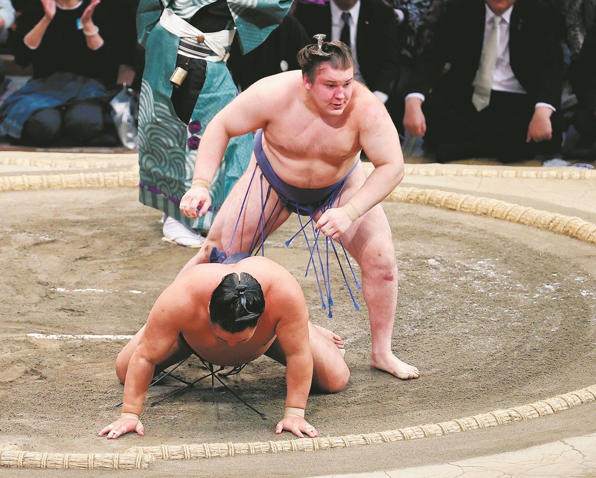 安青錦が決定戦で豊昇龍を破る 初土俵から14場所目の初優勝 大相撲九州