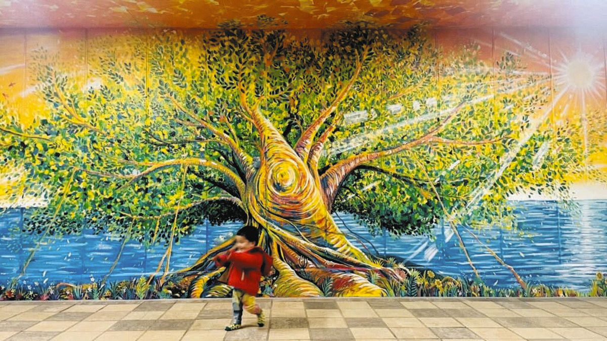 重度障害のある人たちを明るく包む「大自然」 施設に絵を描いたのは