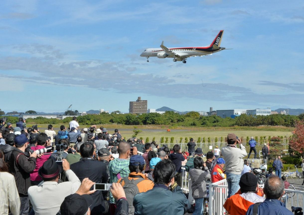 今日は、一緒に飛ぼうな」MRJ初飛行の機長が見た現場 三菱の国産