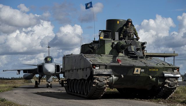 2020年8月、スウェーデンのゴトランド島に展開する部隊＝スウェーデン軍/TT News Agency提供、AP