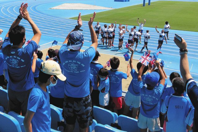 Tokyo 21 英国ラグビー選手に国旗を振ってエール 等々力で小中学生ら150人 東京新聞 Tokyo Web