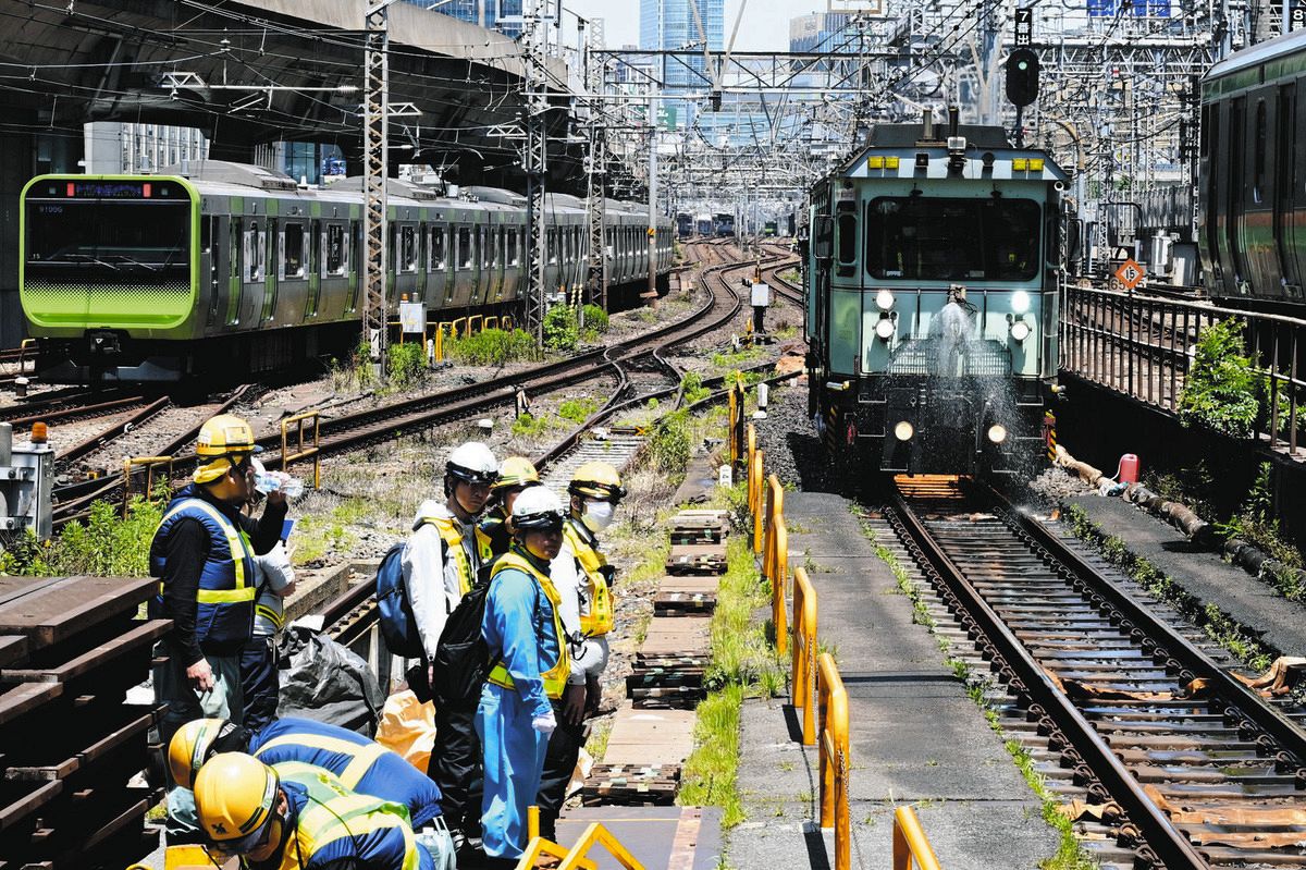 線路の保守作業をなぜ昼間に？ 深夜は指示も小声で… 昼夜両方の現場を