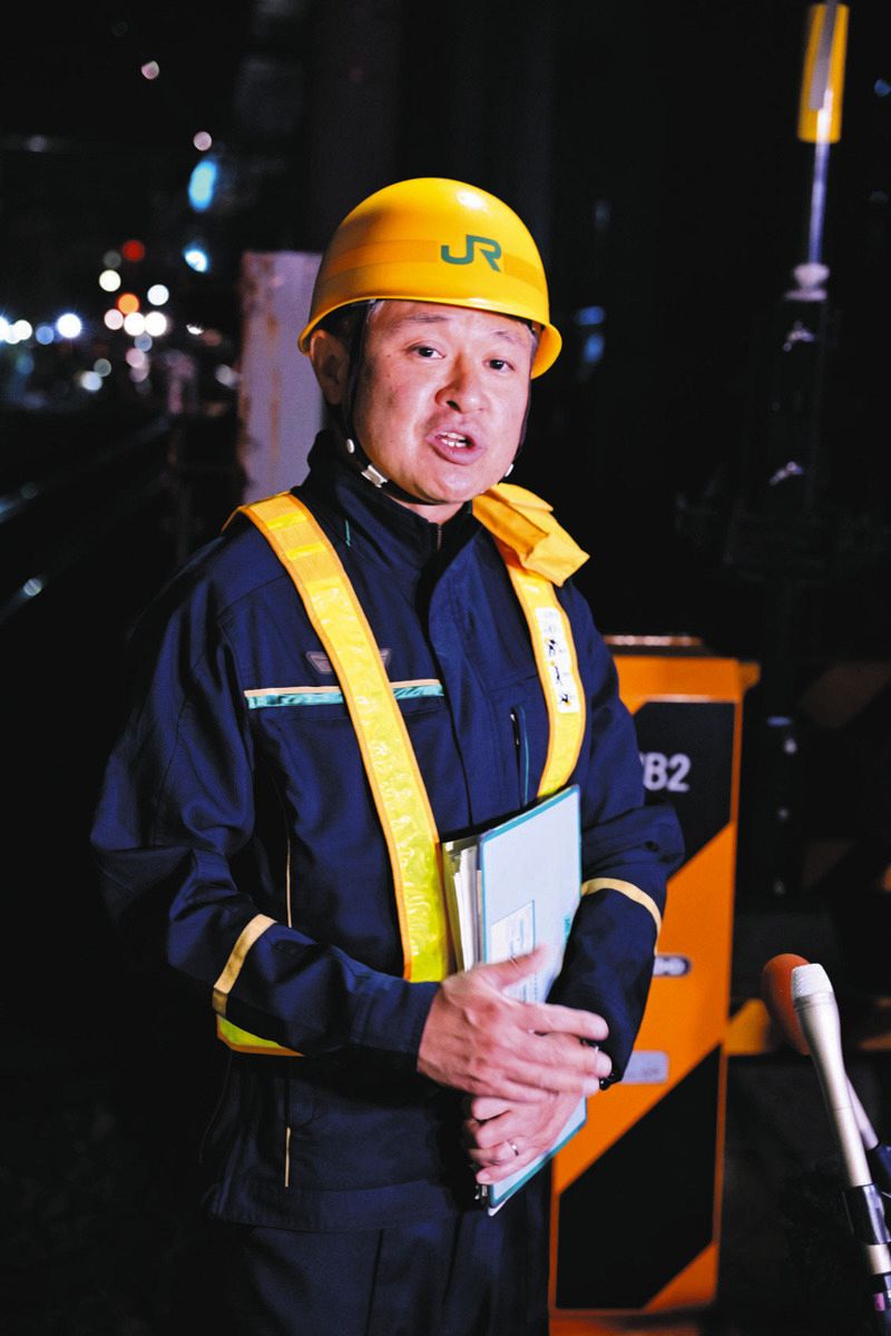 線路の保守作業をなぜ昼間に？ 深夜は指示も小声で… 昼夜両方の現場を