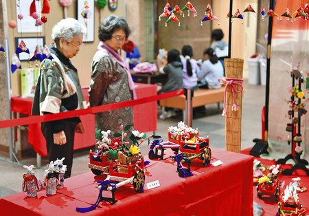 春彩る ちりめん人形 江東 ３日まで おひなさま展 東京新聞 Tokyo Web