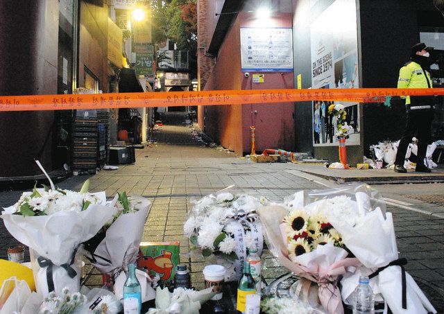 ５日、ソウル・梨泰院で、雑踏事故発生から１週間を迎えた現場の路地