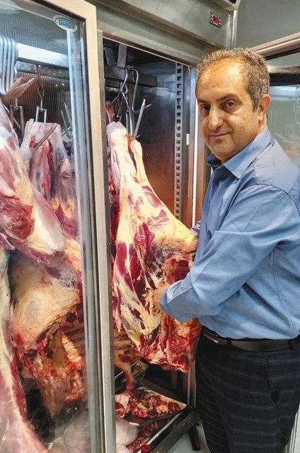 オマーンの首都マスカットで１１月中旬、ビジネスの拡大を狙う精肉輸入業のモハマディさん