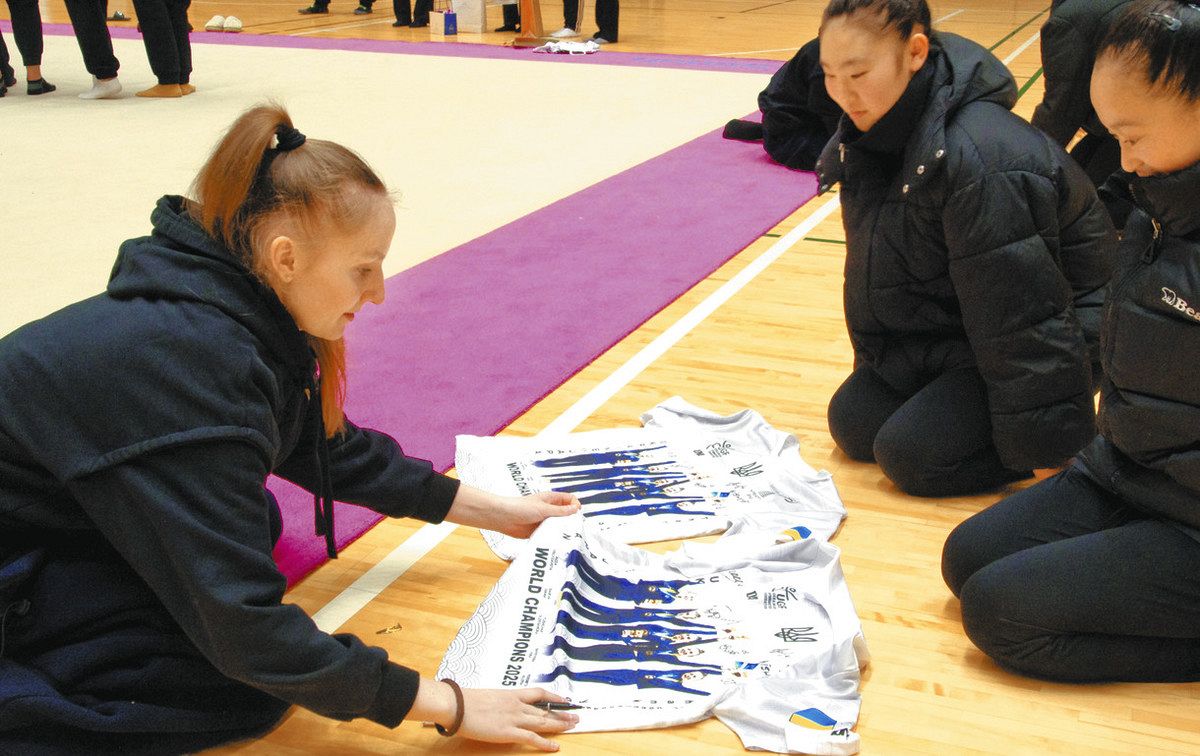 「第二の地元」市民らに感謝 ウクライナ新体操選手団 高崎での合宿終え帰国へ、関係者と別れ