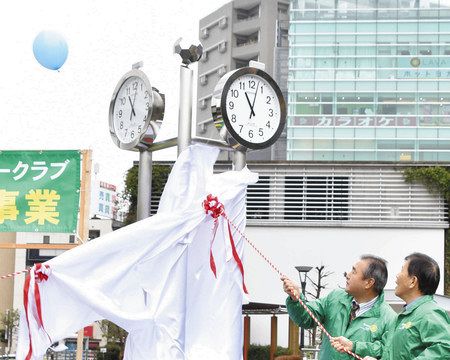 浦和駅前に時計台設置 ｒｃから贈り物 さいたま市 お披露目式 東京新聞 Tokyo Web