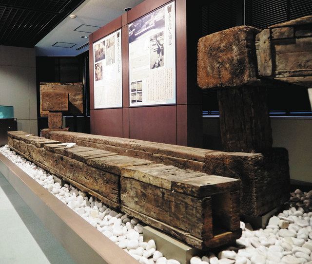 旧都庁舎跡地から発掘された木樋の展示