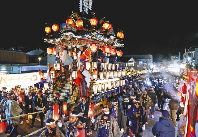 無形文化遺産の「秩父夜祭」に観光客26万人 3年ぶりに山車が巡行：東京