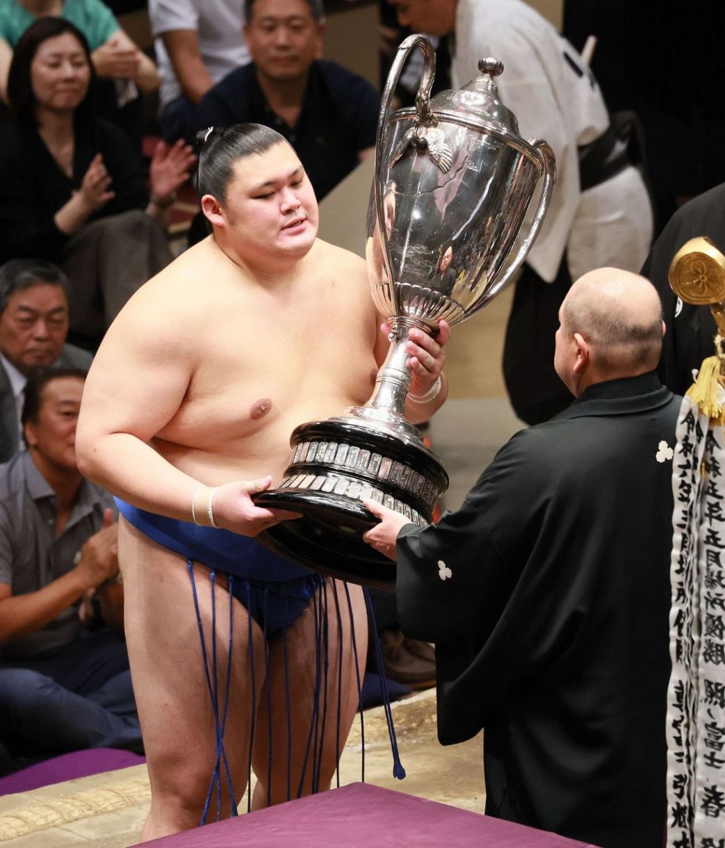 大相撲　ステッカー　大の里　初優勝 大の里、初土俵から所要7場所の史上最速優勝：東京新聞デジタル